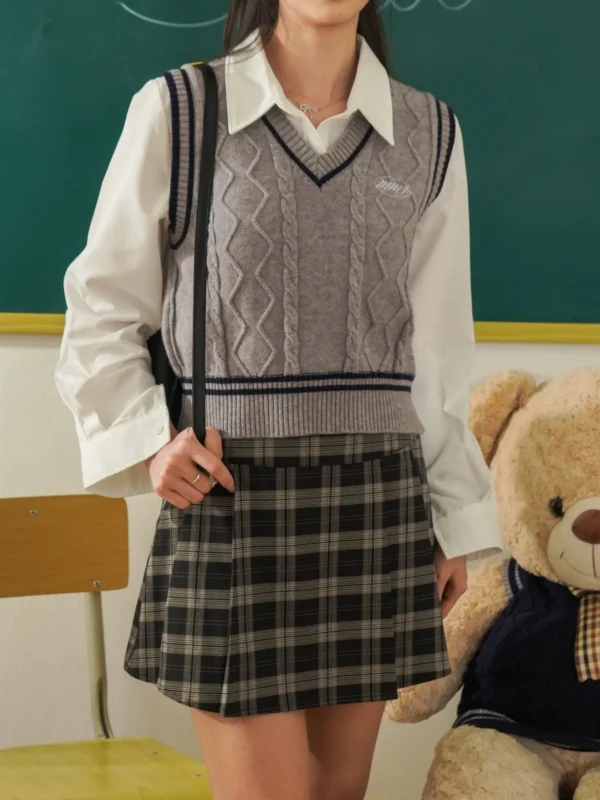 Preppy Knitted Vest - Image 3