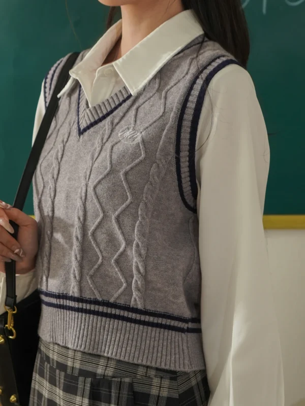 Preppy Knitted Vest - Image 4