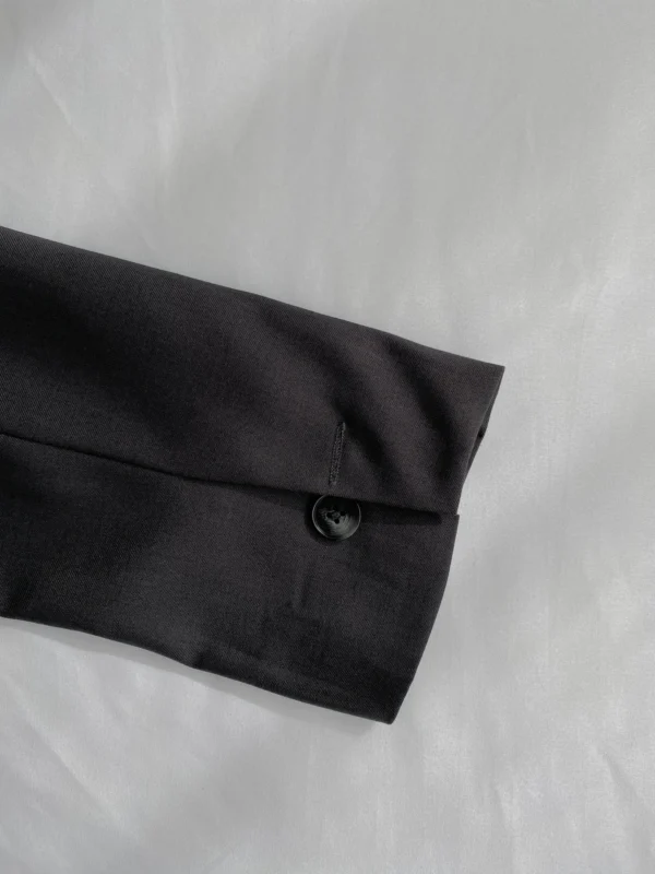 Amelia Plain Outer - Image 4
