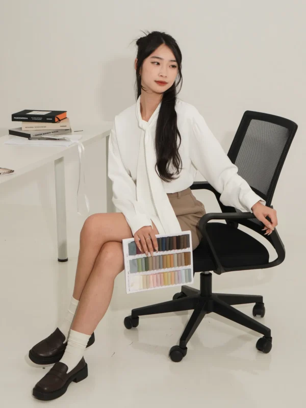 Your Not So Essential Blouse - 图片 2