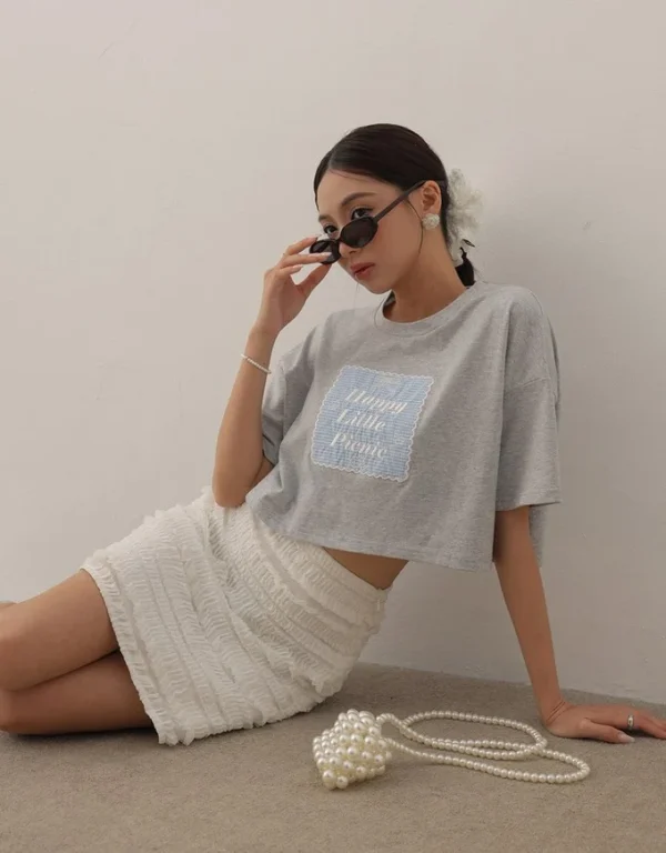 Cropped Cotton Short Sleeve Top with Gingham Embroidery Patch Design - Image 4